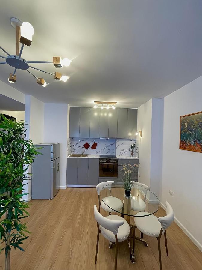 Studio Flat In The City Center Tiranë Luaran gambar